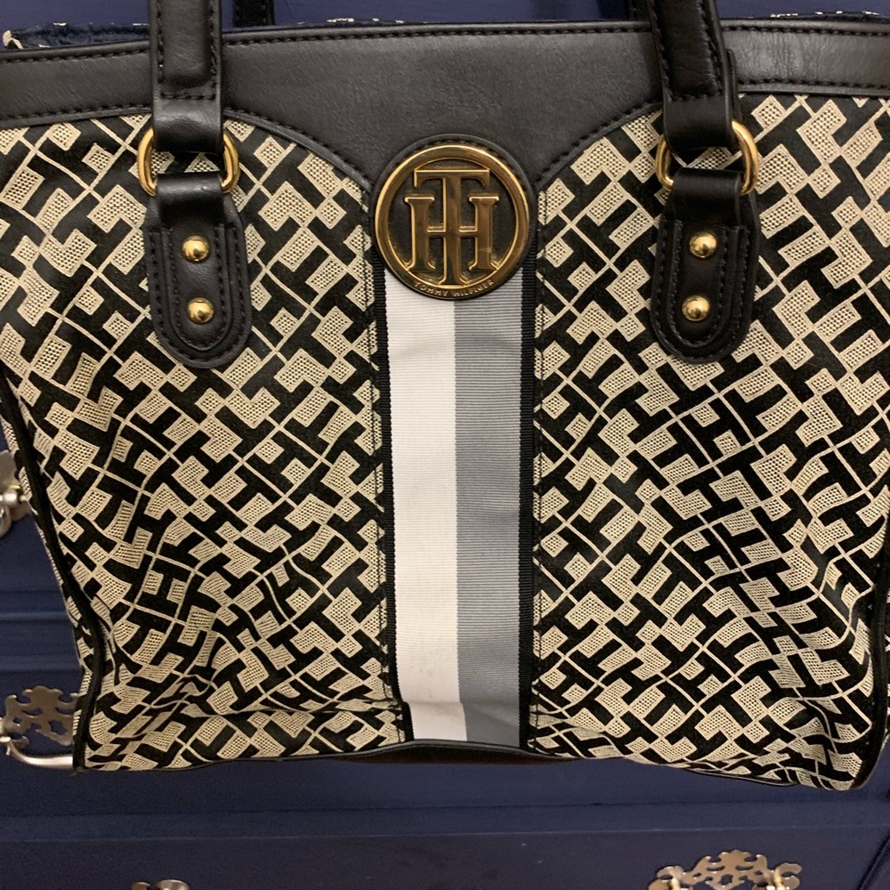 Tommy Hilfiger shoulder classic purse